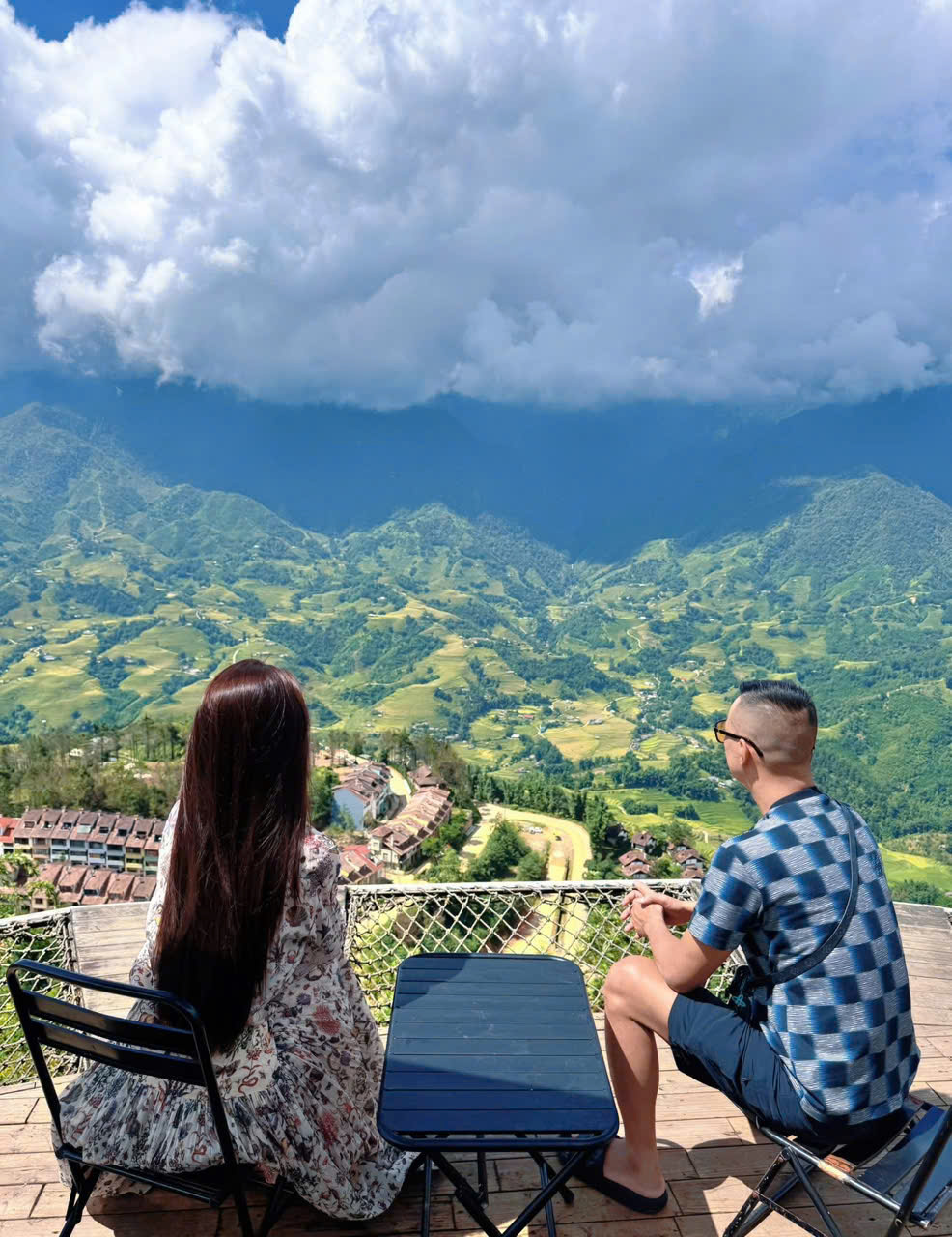 Khách hàng check in tại Ville De Mont Mountain Resort Sapa